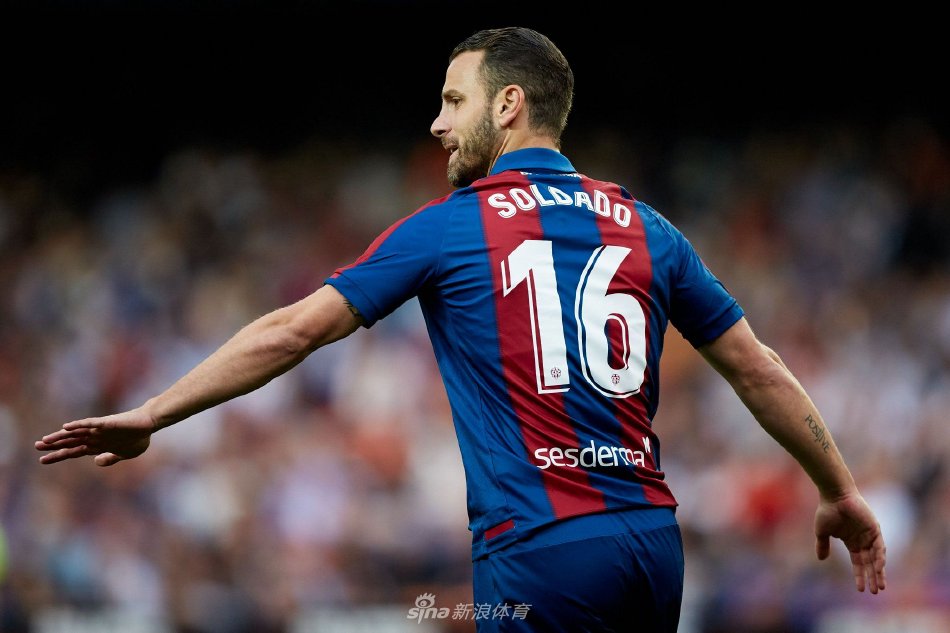 在年轻时达 在年轻时达