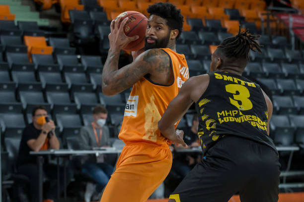 勒沃库森不 勒沃库森不