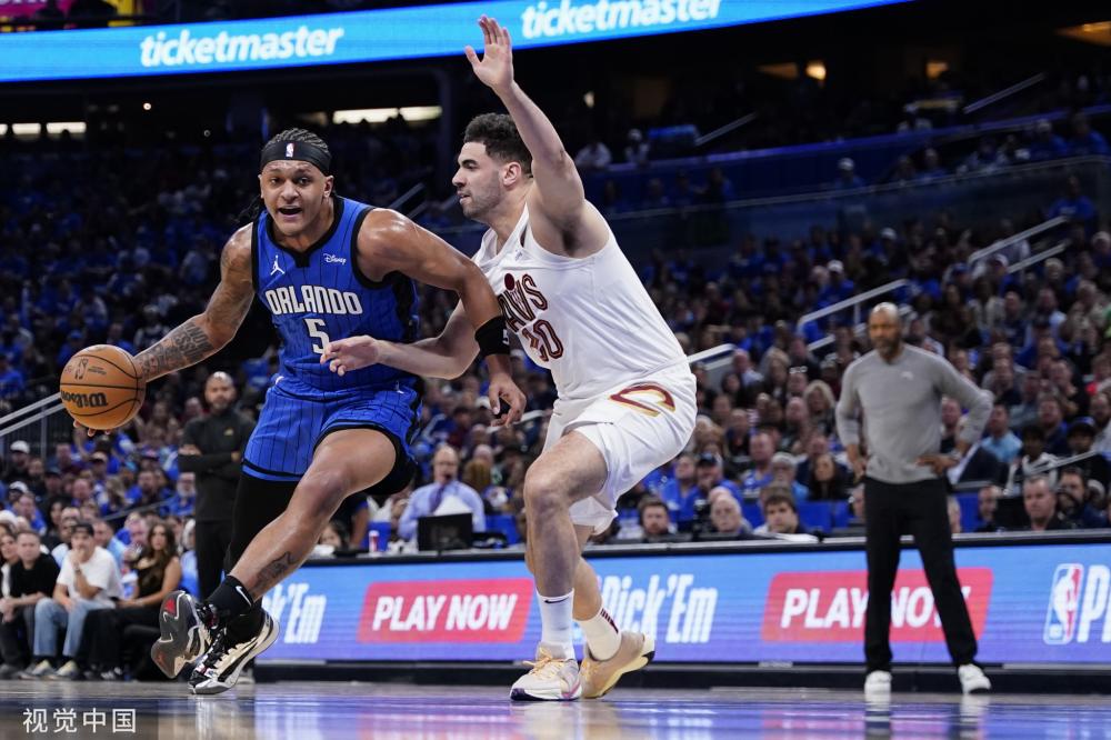 观众们用热 观众们用热