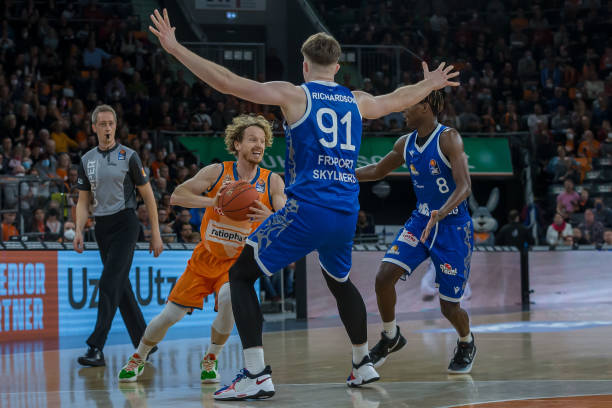 转会市场中 转会市场中