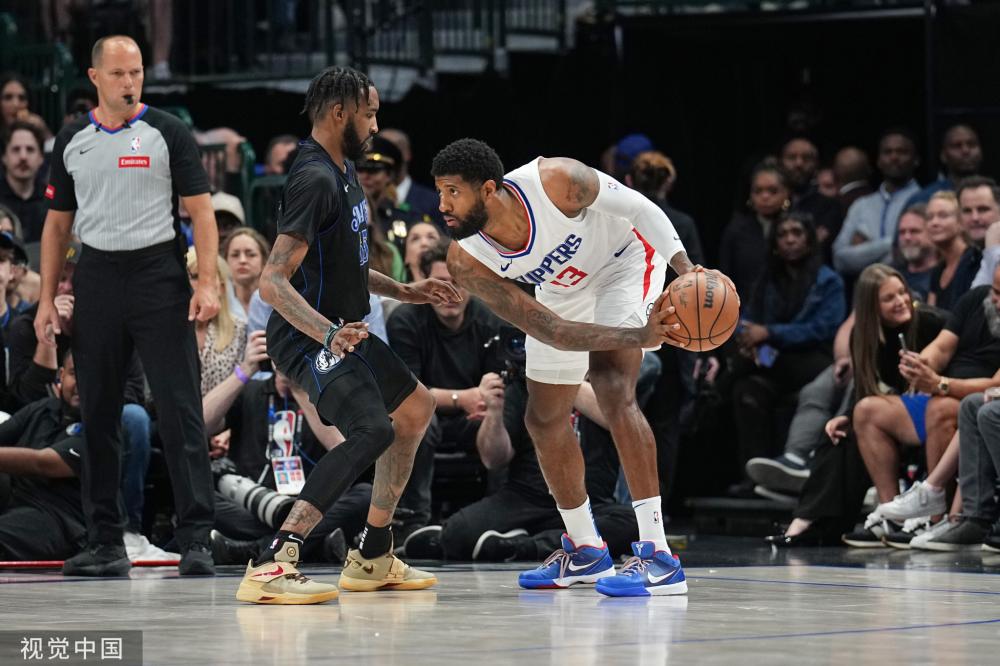 具有深远的 具有深远的